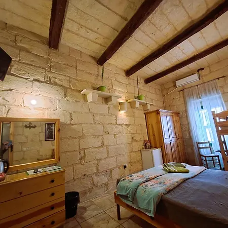 Bed & Breakfast Happy & Healthy Gozo, Self-check-in *