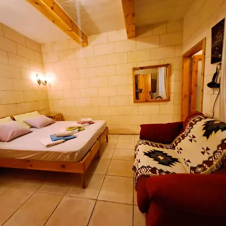 Bed & Breakfast Happy & Healthy Gozo, Self-check-in Victoria