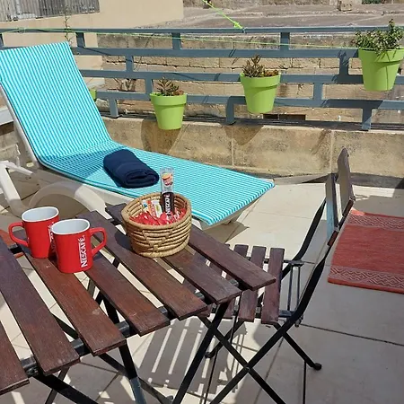 Bed & Breakfast Happy & Healthy Gozo, Self-check-in