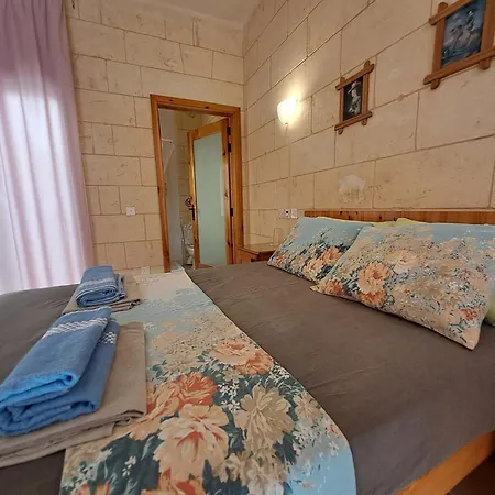 Happy & Healthy Gozo, Self-check-in Bed & Breakfast *