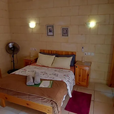 Bed & Breakfast Happy & Healthy Gozo, Self-check-in Victoria