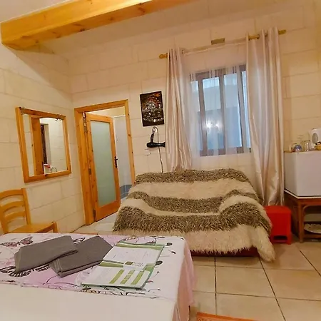 Bed & Breakfast Happy & Healthy Gozo, Self-check-in