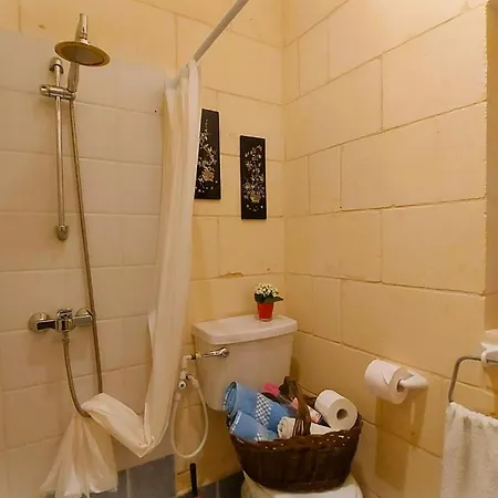 Bed & Breakfast Happy & Healthy Gozo, Self-check-in