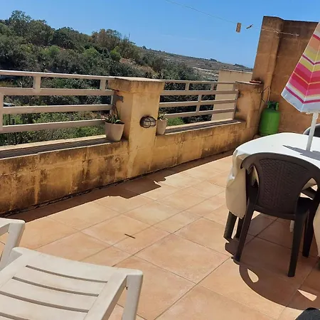 Bed & Breakfast Happy & Healthy Gozo, Self-check-in