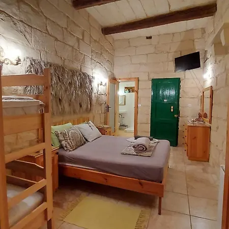 Bed & Breakfast Happy & Healthy Gozo, Self-check-in *