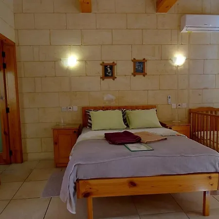 Bed & Breakfast Happy & Healthy Gozo, Self-check-in