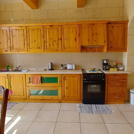 Happy And Healthy Gozo, Self-check-in House ベッド・アンド・ブレックファスト 3*