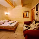 Bed & Breakfast Happy And Healthy Gozo, Self-check-in House Victoria