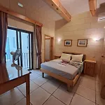 Happy And Healthy Gozo, Self-check-in House 3* Victoria